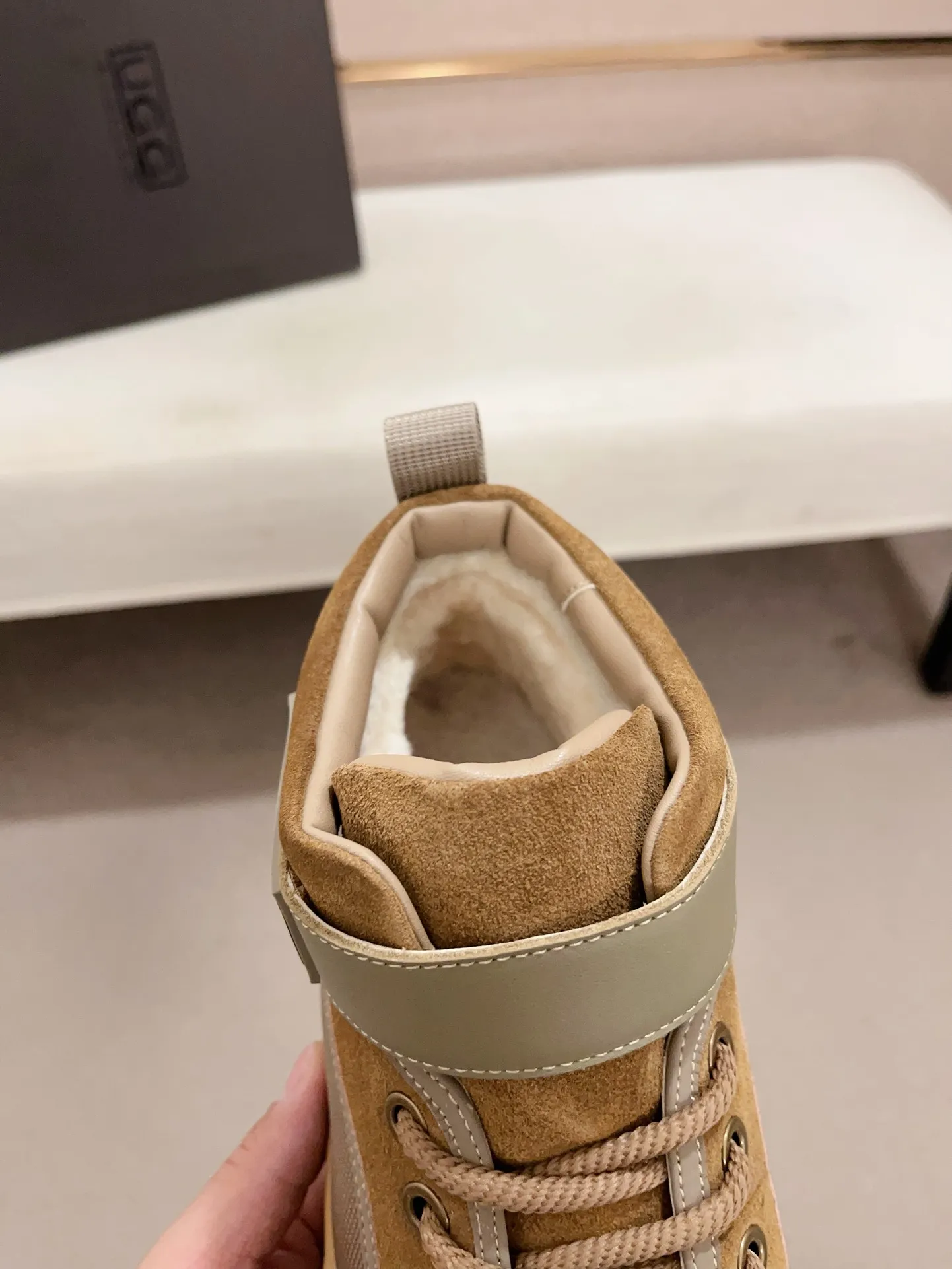 Factory Price: 380 Men's Men's Shoes💰North American Men's Shoes Ugg ☃️In the special sale of new high-quality men's shoes and snow boots in autumn and winter, the nemesis of extreme cold weather! Made of cowhide leather, merino wool lining, and original outsole, whether driving, outdoor or daily wear, there is always one that suits you! Code number 39-44